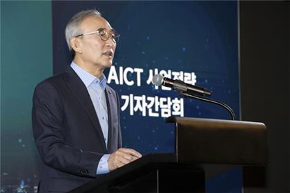 KT CEO 연임, 국감이 분수령…리더십 교체론 부상