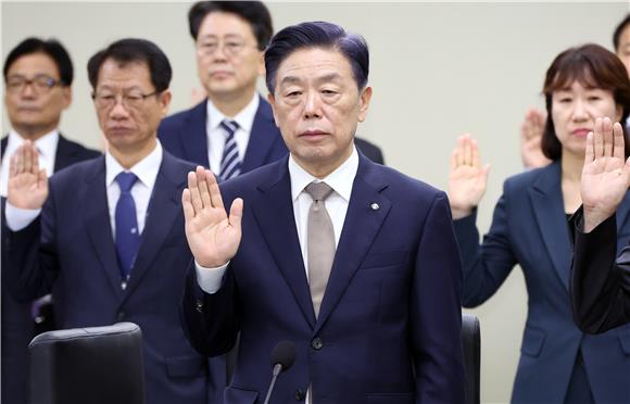 (국감)여, 김형석 독립기념관장·<b>유철환 권익위원장 사퇴</b> 촉구