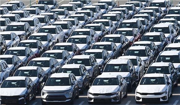 뉴스토마토 - 고환율에 차업계 ‘명암’…완성차 ‘웃고’ 부품사 ‘울고’