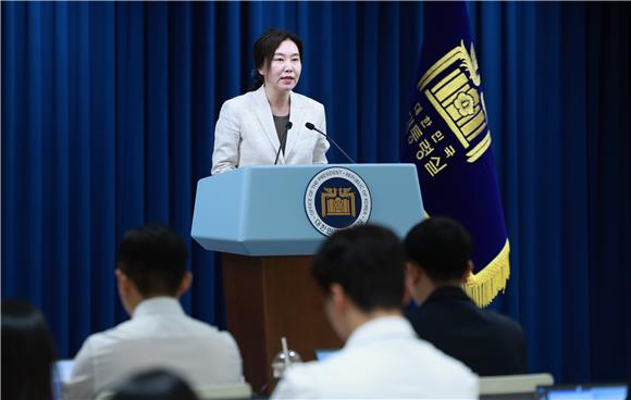 대통령실, 장·차관 인사에 '<b>국민추천제</b>' <b>도입</b>