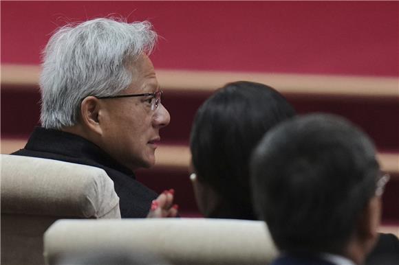젠슨 황, 선물보따리 들고 중국행…K반도체 수혜 기대