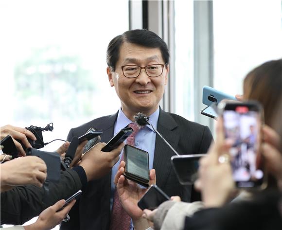 '<b>채용비리</b>' 위성호 전 <b>신한카드</b> 대표, 1심 <b>징역형</b> 집행유예