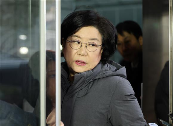 '이혜훈 청문회' 정회…후보자 없이 자료제출로 '여야 기싸움'