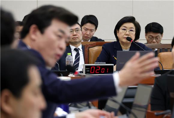 여당도 '방어 포기'...이혜훈 끝내 '눈물·사과'(종합) - 뉴스 썸네일 이미지