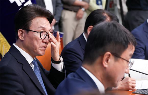 신천지 개입 의혹에 민주당 지도부 소집..."처리 방법 숙고" - 뉴스 썸네일 이미지