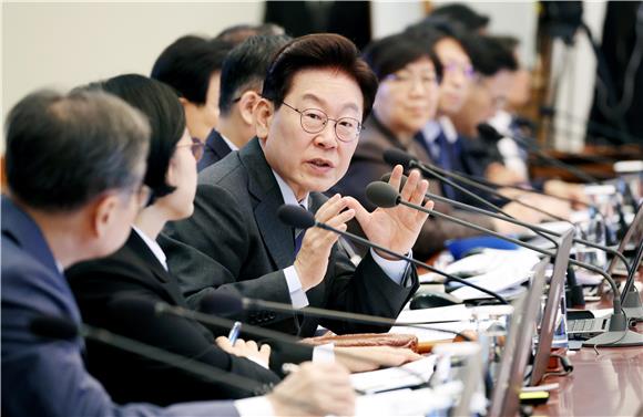 '124분간' 국무회의 생중계…공개 논란에도 '정면돌파'