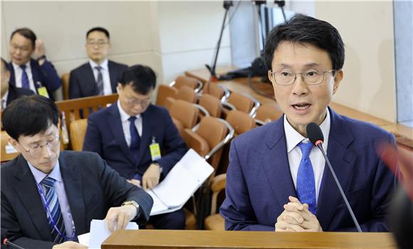 법률전문가 1명에 '36% 공석'…여당조차 "이러다 3500억달러 증발"