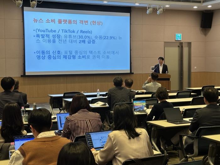 (AI시대 저널리즘 진단)뉴스룸의 빨라지는 AX 속도…"투명성·다단계 검증 확보 필수"