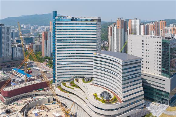인사 미뤘던 추미애, 첫 조직개편안부터 노조 반발