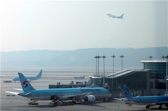 대한항공, 두바이 4월19일까지 운항 중단…중동 하늘길 ‘장기 차질’