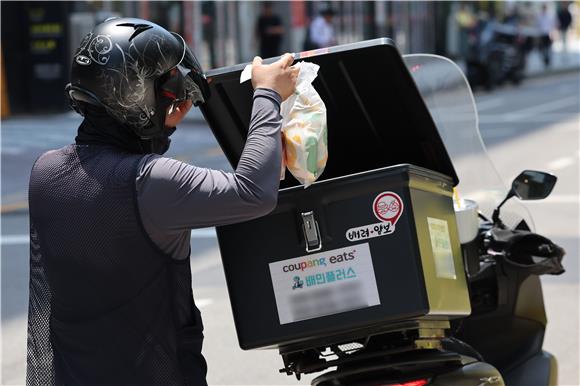 퀵커머스 전쟁 한창인데...유류비 상승에 수익성 '먹구름' - 뉴스 썸네일 이미지