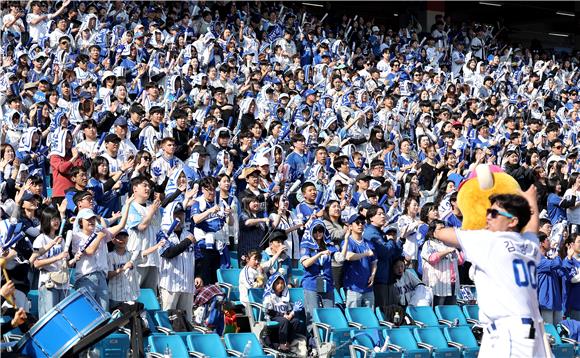 KBO 개막을 앞둔 모바일 야구팬 플랫폼 경쟁 관련 이미지