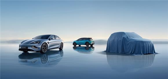 BMW·벤츠 넘보는 테슬라·BYD...가성비 전기차 공세 - 뉴스 썸네일 이미지