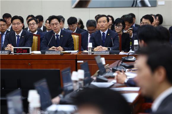 AI데이터센터 특례 논란…"AX만큼 녹색전환 필요"