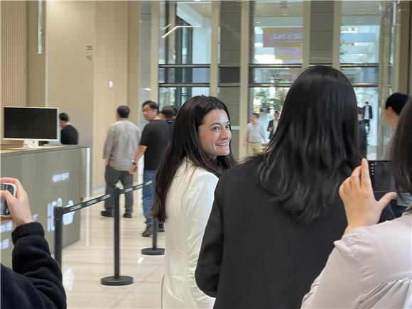 매디슨 황 “LG전자와 만남 ‘판타스틱’…로봇·피지컬 AI 논의”