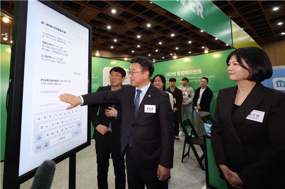 'AI 수익화' 선언한 네카오…B2G 수주 각축전 치열