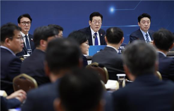 금융위 업무보고 최우선 과제는 금융사 '지배구조 개편' - 뉴스 썸네일 이미지