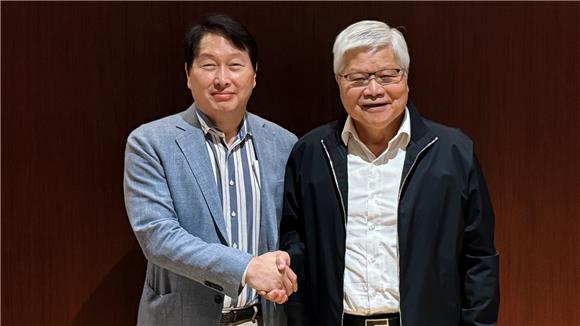 AI ‘3각동맹’…최태원, 젠슨 황 이어 TSMC 회장과 회동
