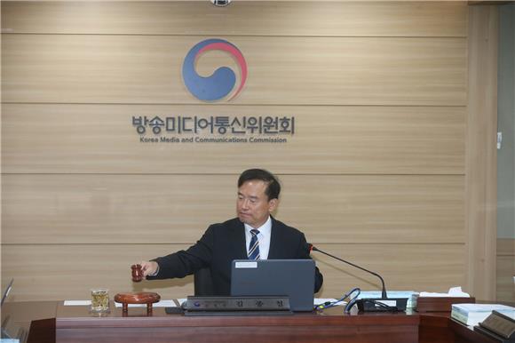 방미통위, KT스카이라이프 재허가 결정...유효기간 7년 - 뉴스 썸네일 이미지