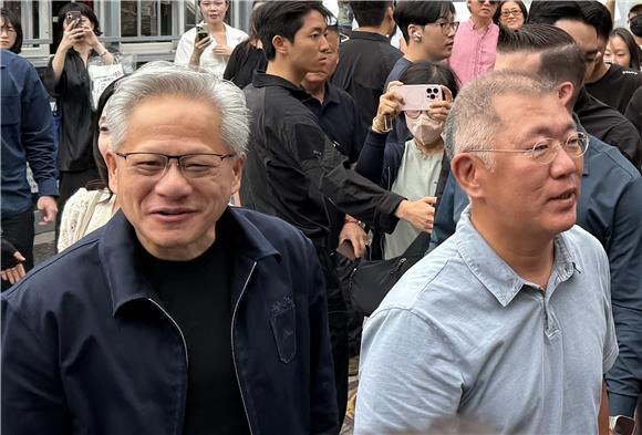 젠슨 황·정의선, <b>우래옥</b> 평냉 회동…내일은 양재동 사옥 방문