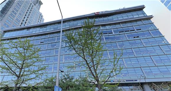[IB토마토]LX홀딩스, 구형모 지분 부친 앞섰다…2세 승계 본궤도
