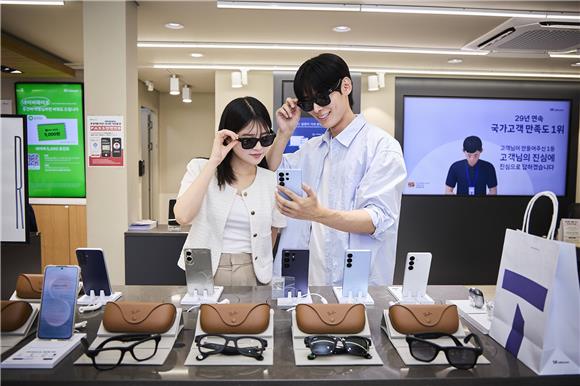 스마트폰 이어 AI 글래스…통신3사 새 폼팩터 경쟁 돌입