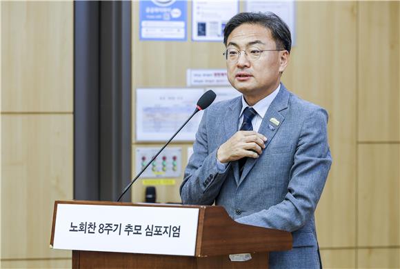 <b>신장식</b> "왼쪽 운동장 더 넓게 쓰겠다"…당대표 <b>출마 선언</b>