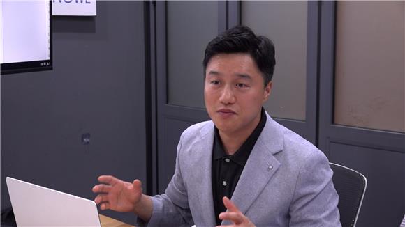 (내일의 거인들)권인택 오픈놀 대표 "AI 교육에서 로봇 파견까지 사업 ... - 뉴스 썸네일 이미지