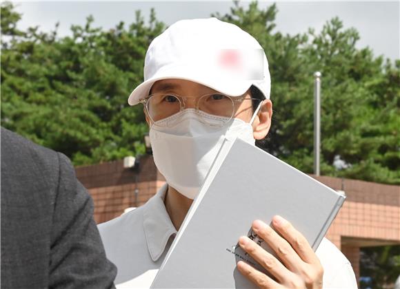 조현범 회장, 출소 후 첫 행보로 혁신회의 참석…AX 전략 재정비