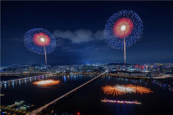 가을 밤 수놓는 불꽃의 향연…한화, ‘서울세계불꽃축제’ 내달 5일 개최
