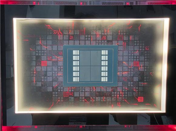 AI 칩 커지자 기판도 ‘초대형화’…삼성·LG 100㎜ 공략 속도