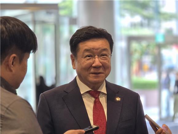 <b>이찬희</b> 준감위원장 “<b>노동 인권</b>, 노노 관계에서도 준수돼야”