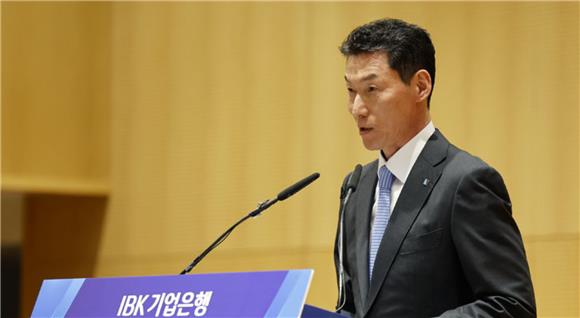 리스크 전문가라더니...장민영 기업은행장 리더십 '흔들' - 뉴스 썸네일 이미지