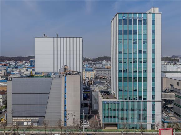 에스티팜, 900억원대 올리고 핵신 치료제 수주로 CDMO 역량 자신