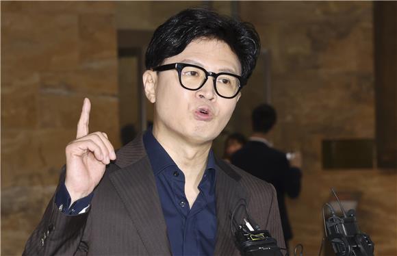 한동훈 "'민주당 오빠' 카르텔 깨부숴야"…<b>김승원</b> 직접 겨냥